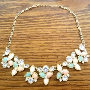 🧚‍♀️🦄NWOT Statement Necklace💜💙